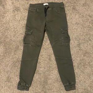 Men’s army green Zara pant
